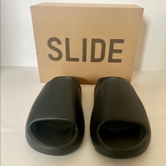❌SOLD❌ Yeezy Slides Onyx - Picture 3 of 4